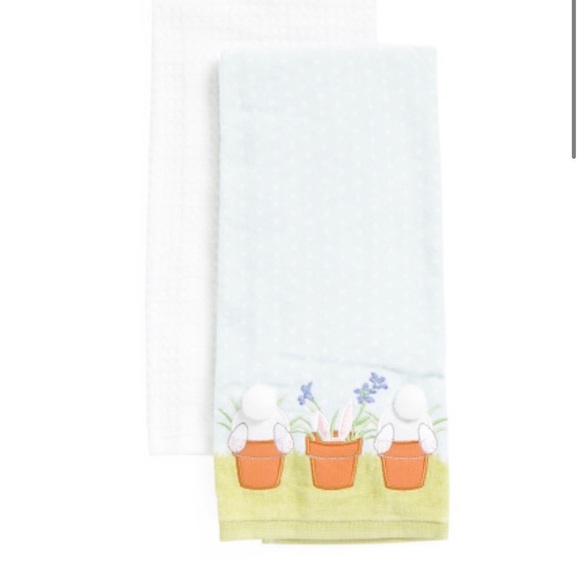 ISAAC MIZRAHI Set Of 2 Bunny Butts In Flower Pots Towels, White, NWT - Picture 1 of 8